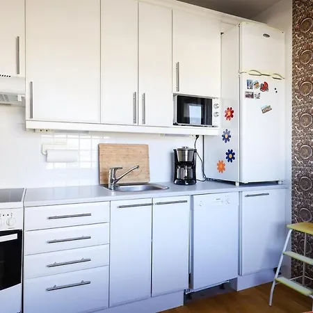 A Stylish Retro Near The Metro And Essential Services