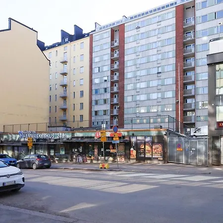 A Stylish Retro Near The Metro And Essential Services *